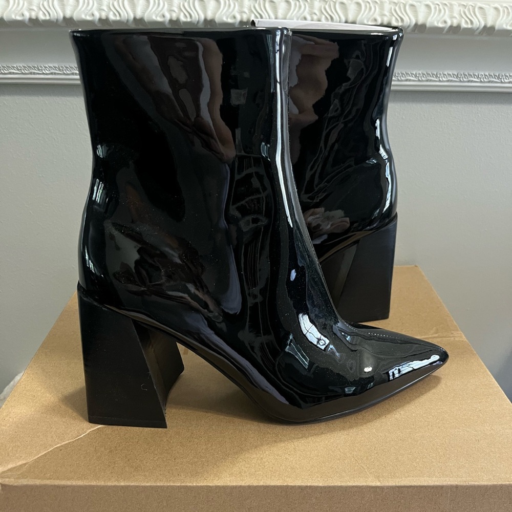 STEVE MADDEN Womens Black Patent Padded Envied‎ Pointed Toe Flare Boots NEW